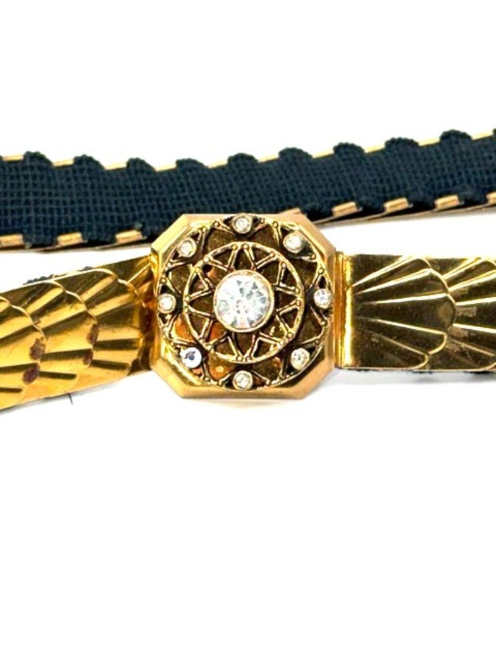 Vintage Gold Tone Fish Scale Stretch Belt Rhinestone Medallion Clasp